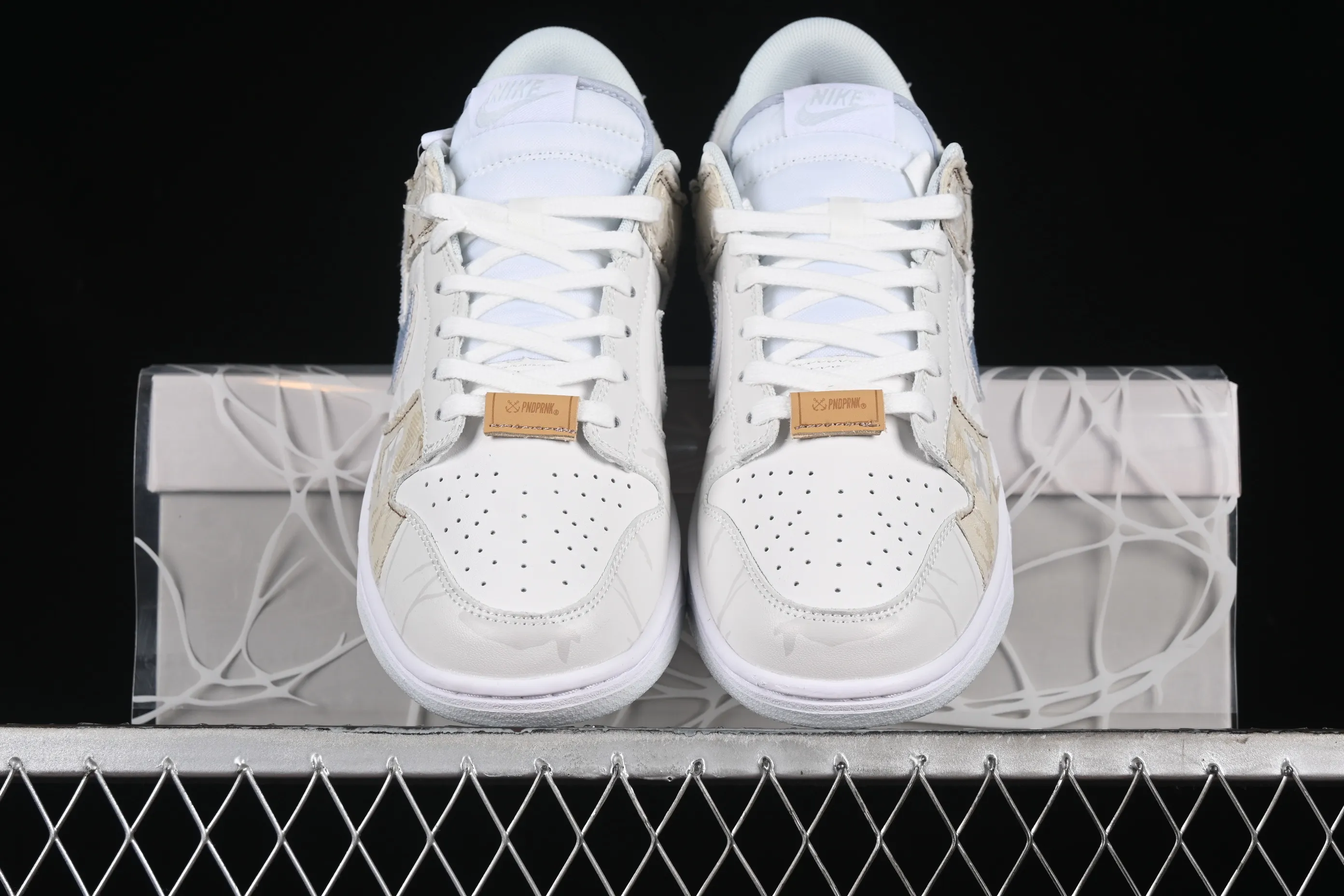 All Categories Nk SB Dunk Series Nk SB Dunk Low Low-top sneakers Nk Dunk Low Retro Panda Prank Lead the Dream Lover Special Gift Box Low-top casual sneakers HF0730-160